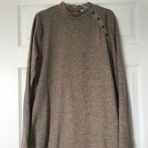 Woman’s brushed knit tunic with pockets!